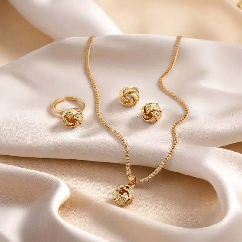 Three-dimensional Three Piece Set