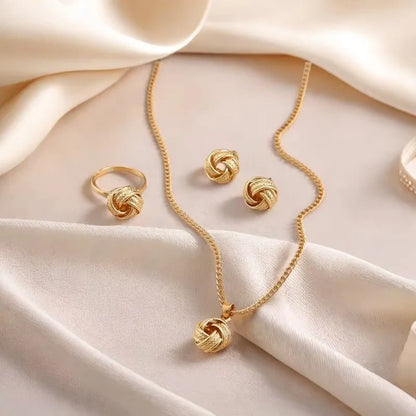 Three-dimensional Three Piece Set