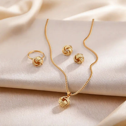 Three-dimensional Three Piece Set
