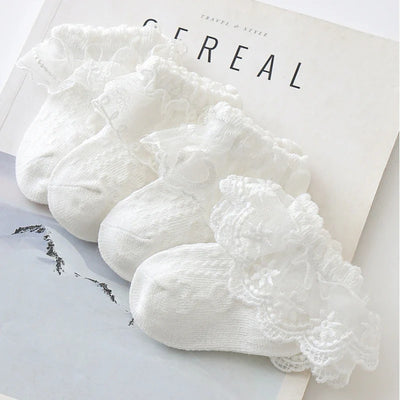 Lace baby girl socks in white with floral embroidery, made from soft combed cotton. Elegant princess-style socks for ages 0-8