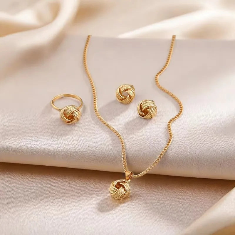 Three-dimensional Three Piece Set